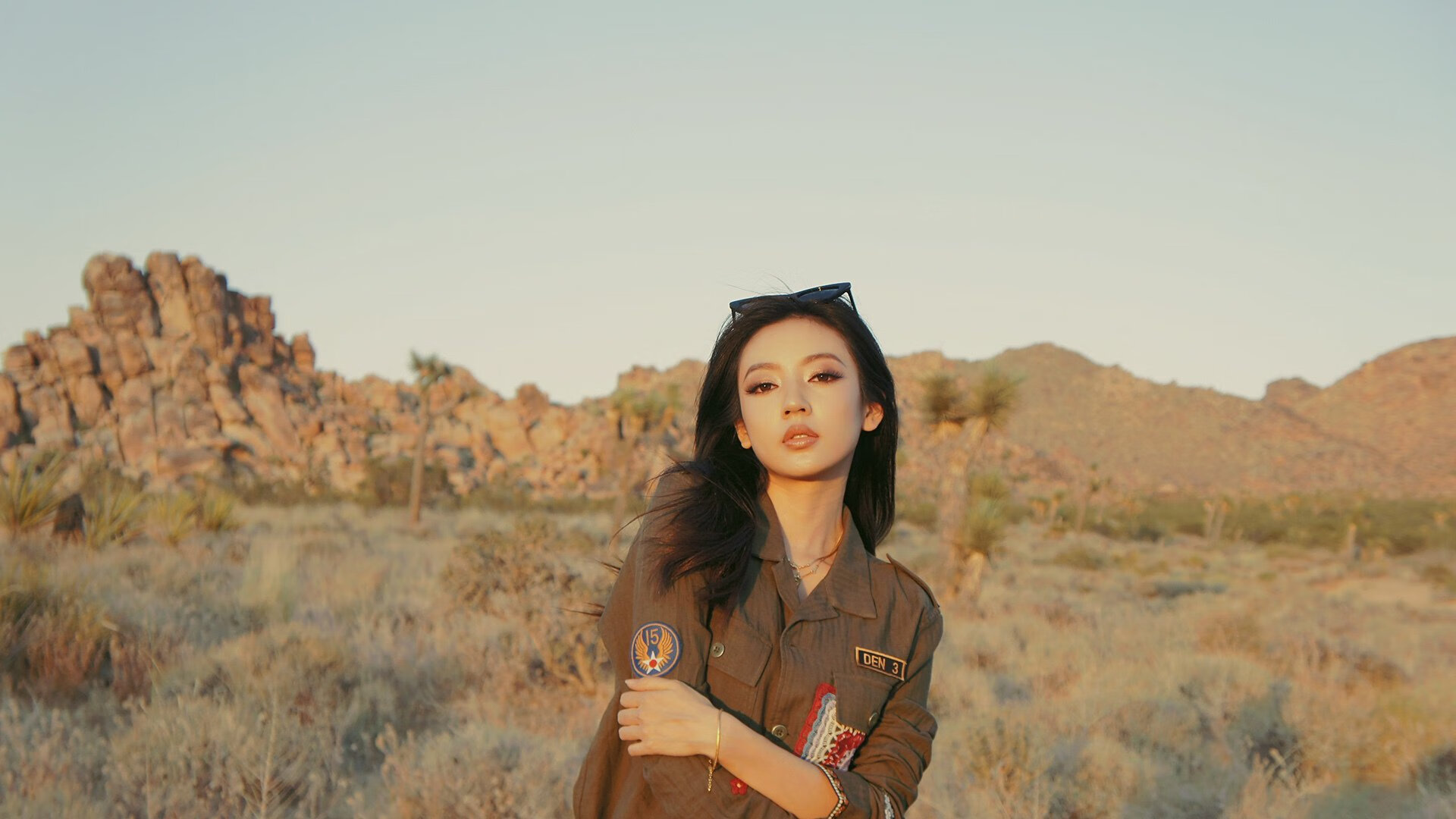 掌纹与战局，字母哥如何将比赛走势刻进手心