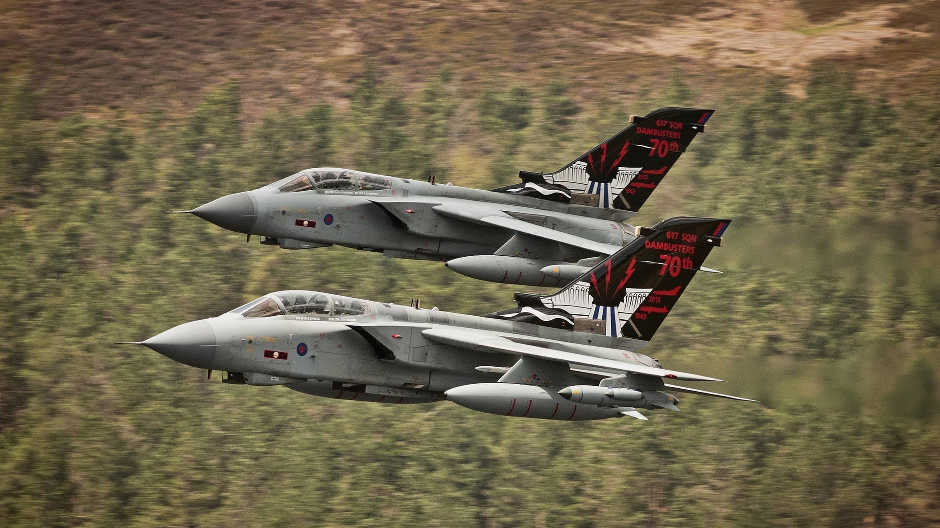 舞台熔铸巨人，黑暗锻造利刃，体育叙事中唯一性的双重奏鸣