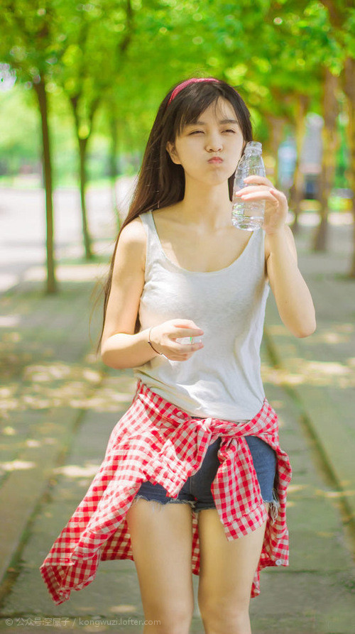 开云体育登录-拉齐奥狂胜巴黎，德里赫特存在感拉满，欧冠夜的双重震撼