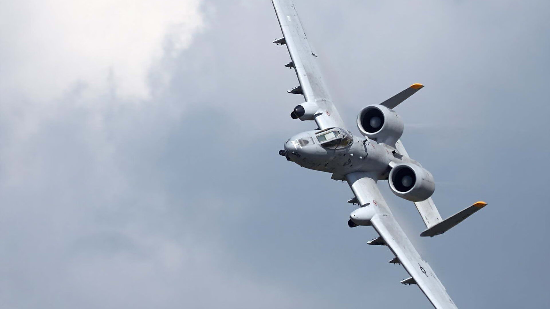 您提到的对阵组合存在明显的联赛混淆—广东队是中国CBA联赛的球队,而鹈鹕队(新奥尔良鹈鹕)及伦纳德(目前效力于NBA快船队)属于NBA联盟。二者在正式比赛中不可能相遇